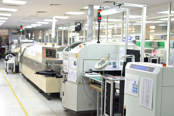 SMT PCB assembly line.